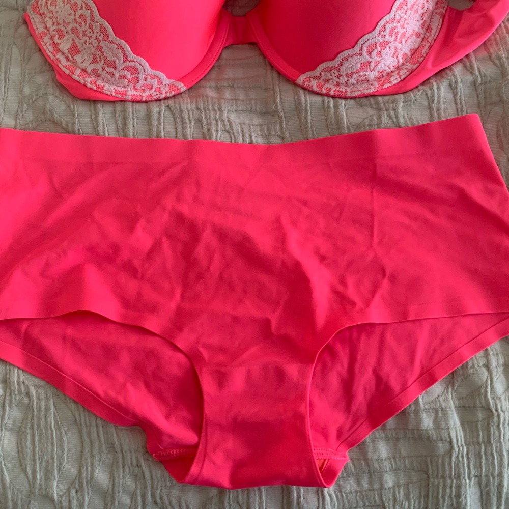 Hot coral 🪸 neon panties match the bra I have for sale!